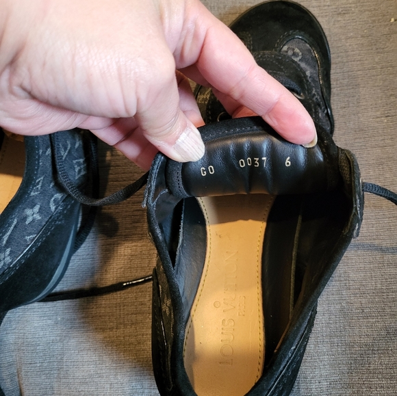 Louis Vuitton sneakers - Picture 2 of 8